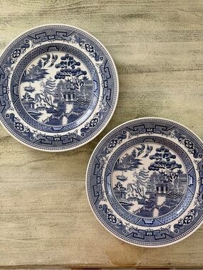 John Tams Blue Willow Ceramic Dinner Plates - Classic Blue and White Set